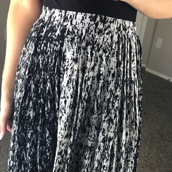 New Anthropologie Black & White Pleated Skirt - Picture 4 of 5